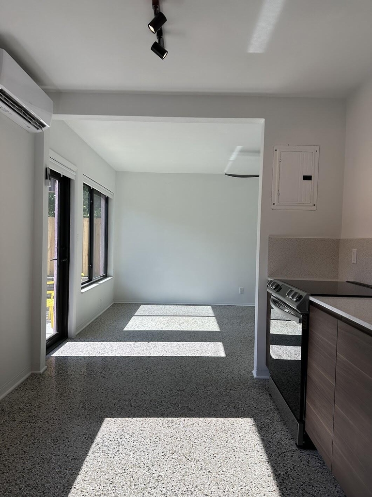 1117 Ne 17th - Photo 19