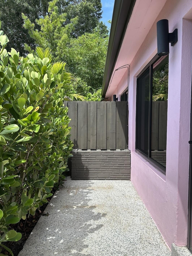 1117 Ne 17th - Photo 1