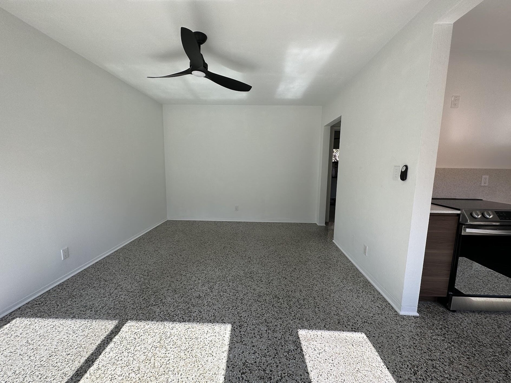 1117 Ne 17th - Photo 17