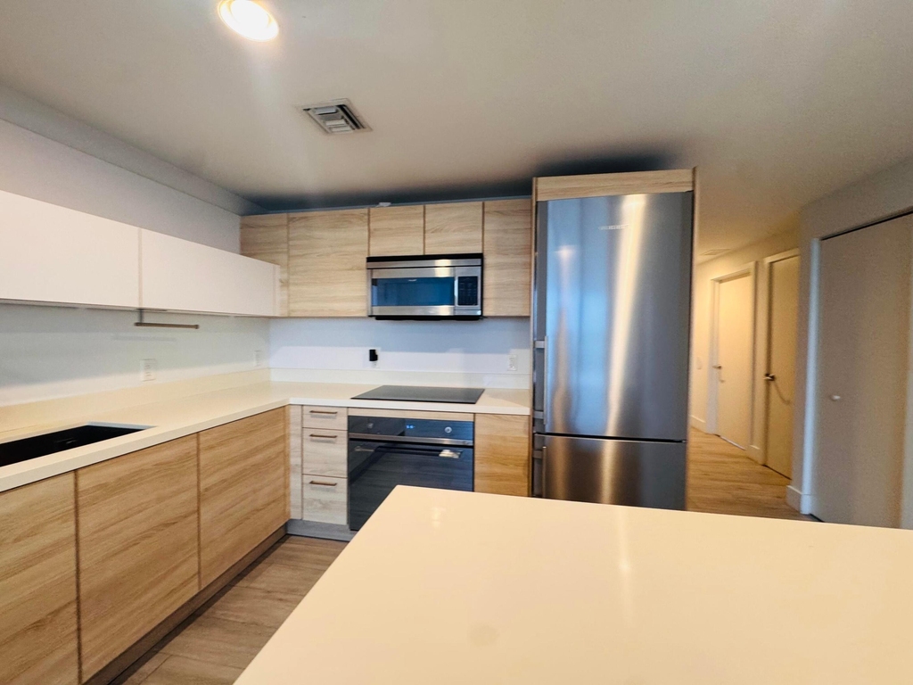 16385 Biscayne Boulevard - Photo 10