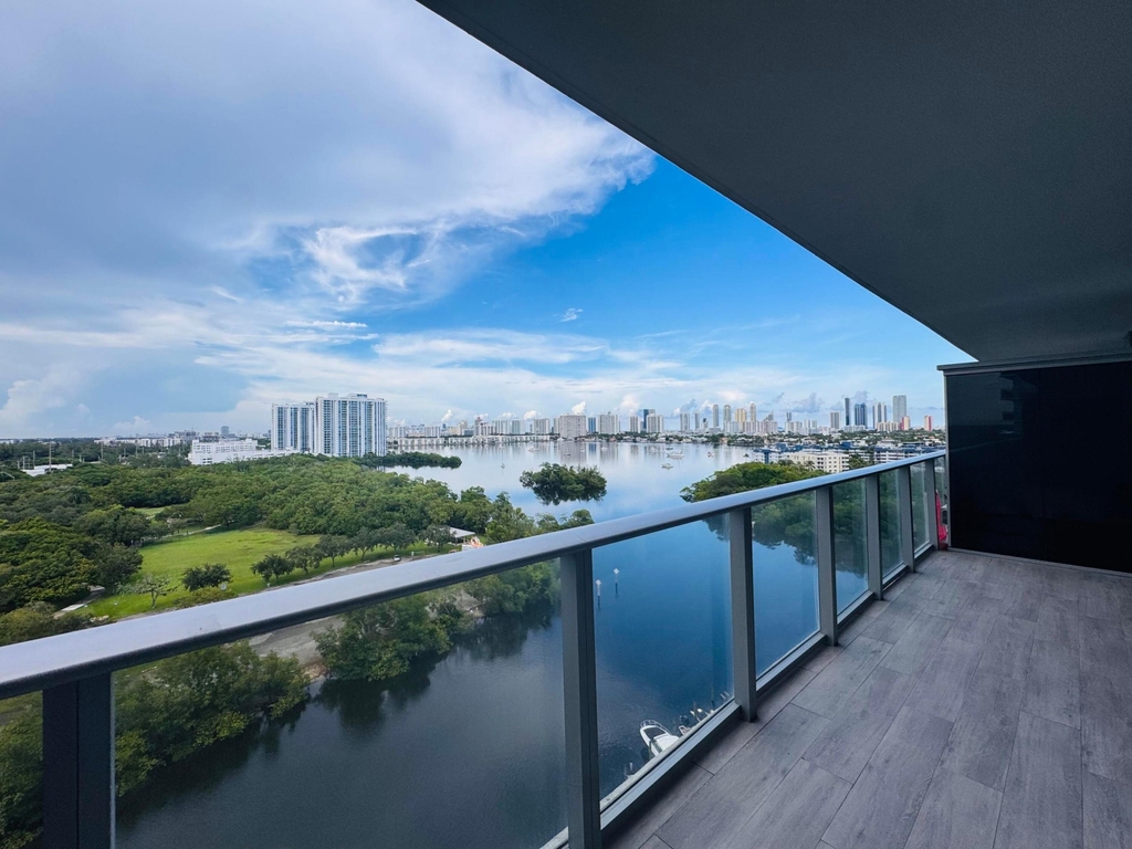 16385 Biscayne Boulevard - Photo 16