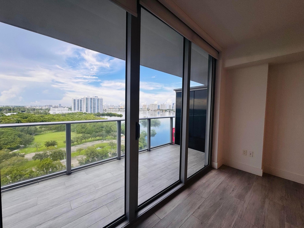 16385 Biscayne Boulevard - Photo 4