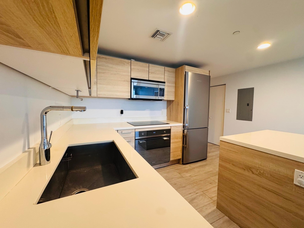 16385 Biscayne Boulevard - Photo 8
