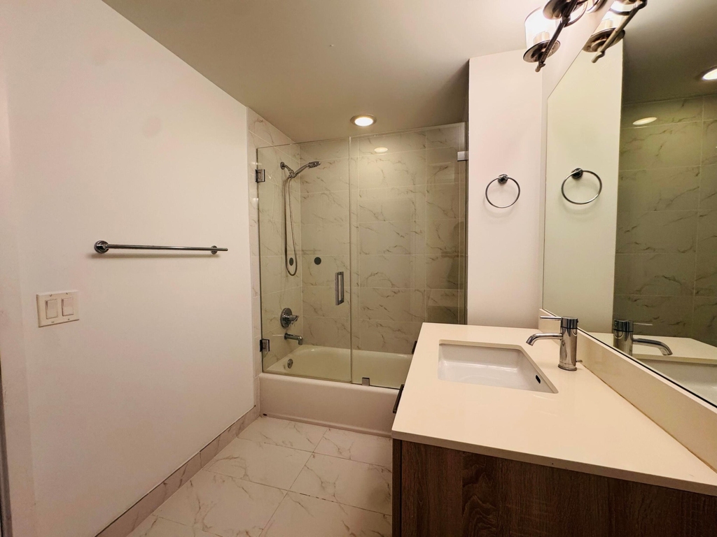 16385 Biscayne Boulevard - Photo 19