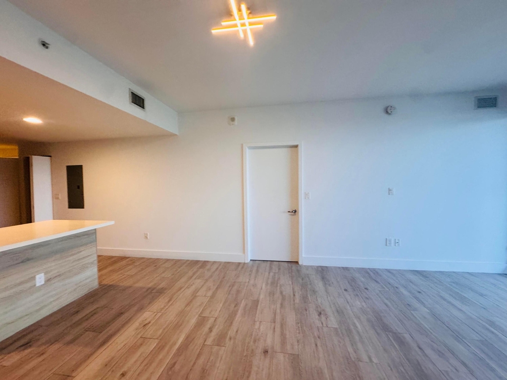16385 Biscayne Boulevard - Photo 23