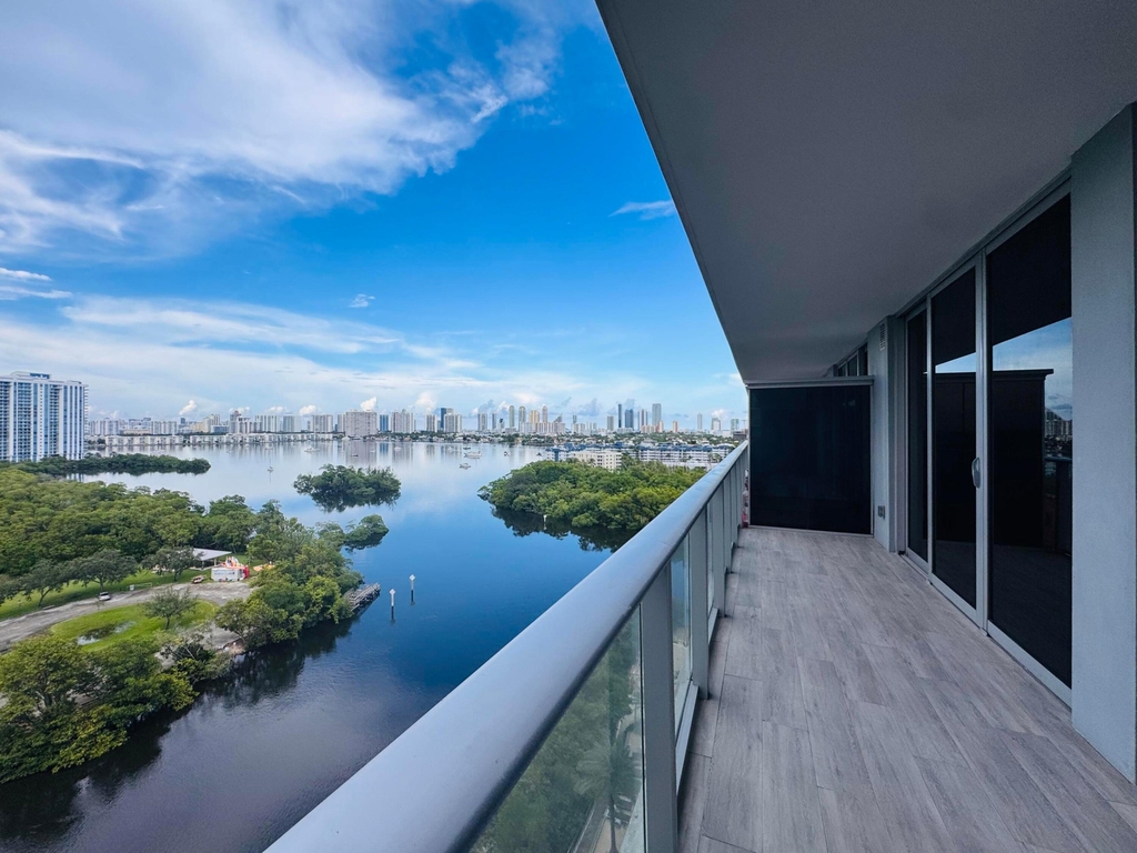 16385 Biscayne Boulevard - Photo 29