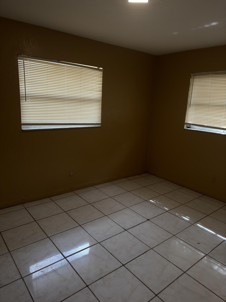 5630 Nw 15th Street - Photo 9
