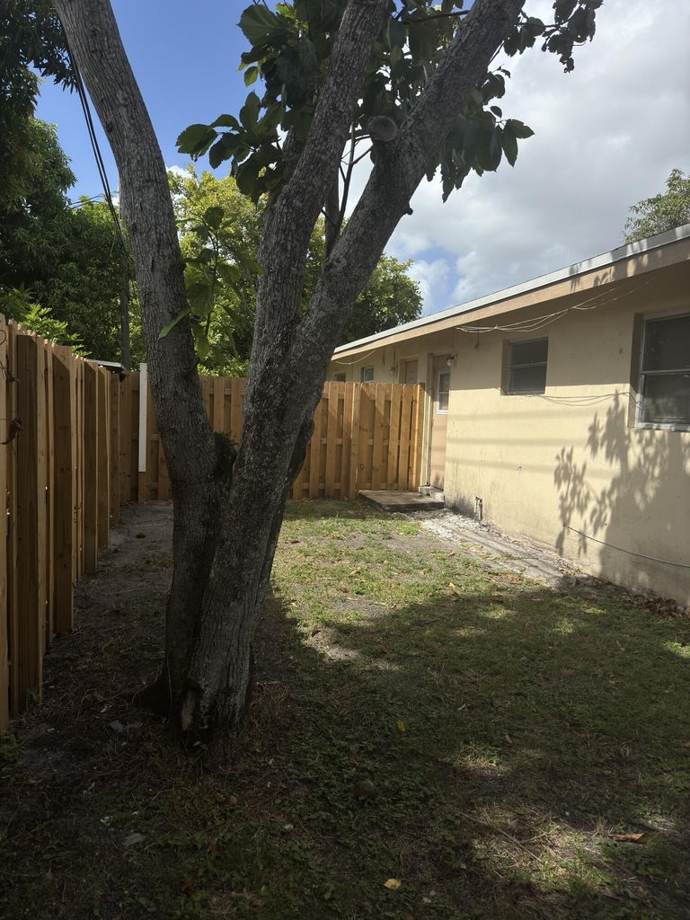 5630 Nw 15th Street - Photo 3