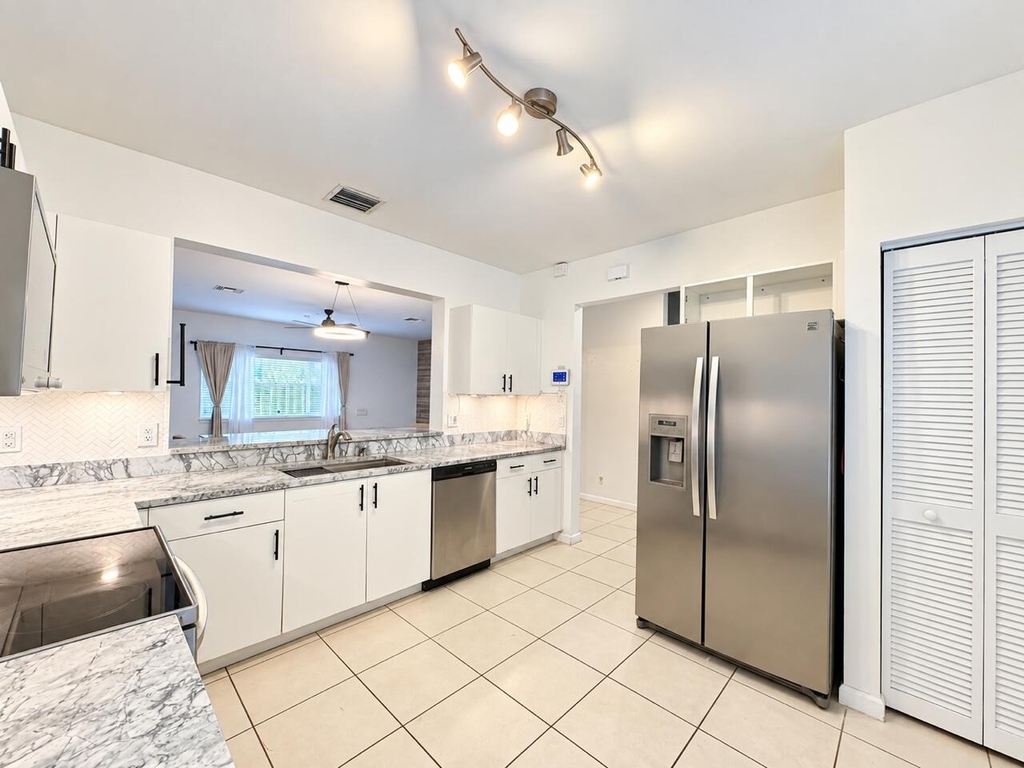 9491 Stanley Lane - Photo 4