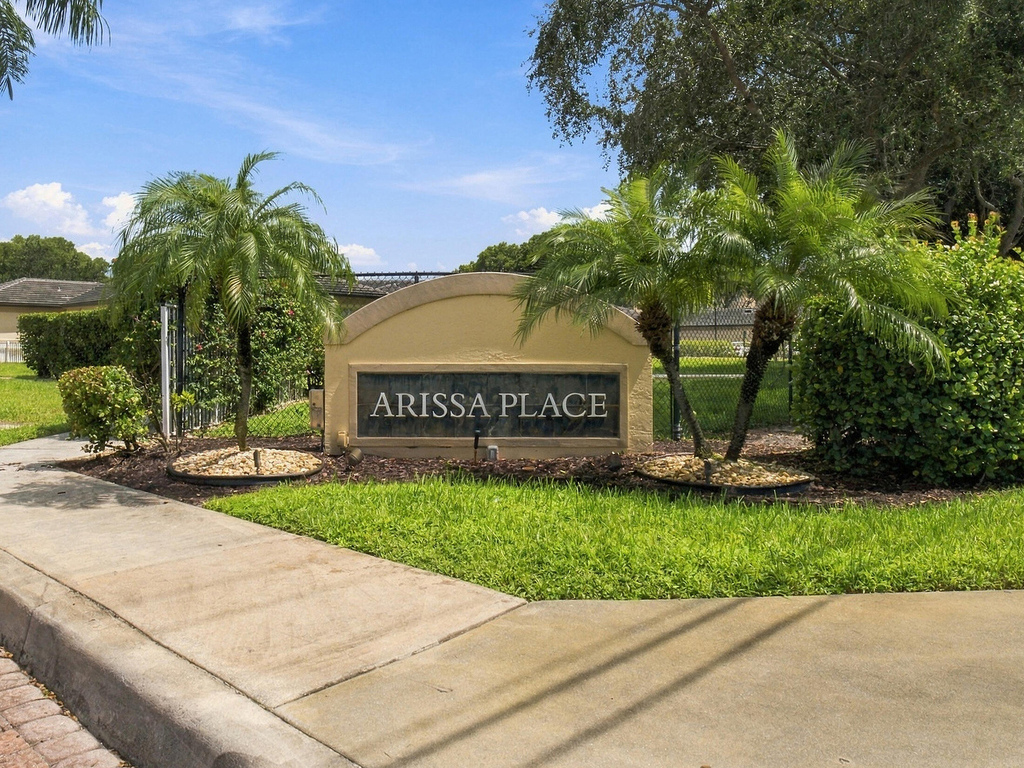 2020 Greenview Shores Boulevard - Photo 3