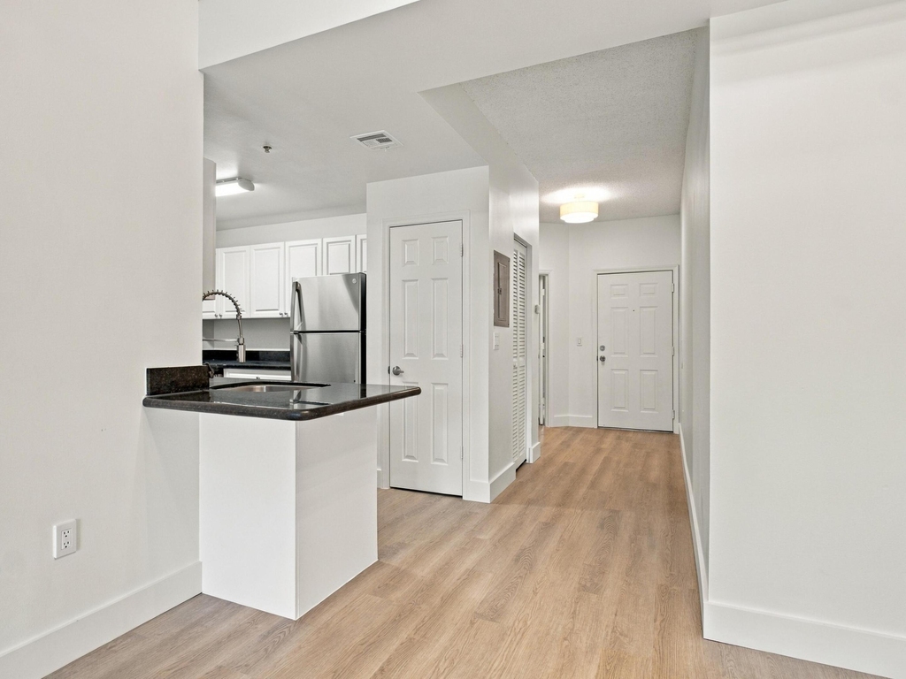 2020 Greenview Shores Boulevard - Photo 16