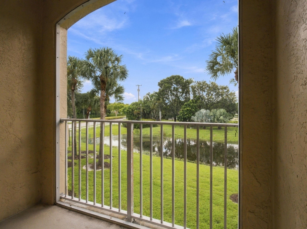 2020 Greenview Shores Boulevard - Photo 14