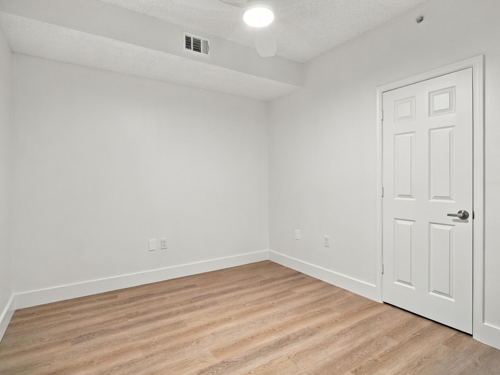 2020 Greenview Shores Boulevard - Photo 19