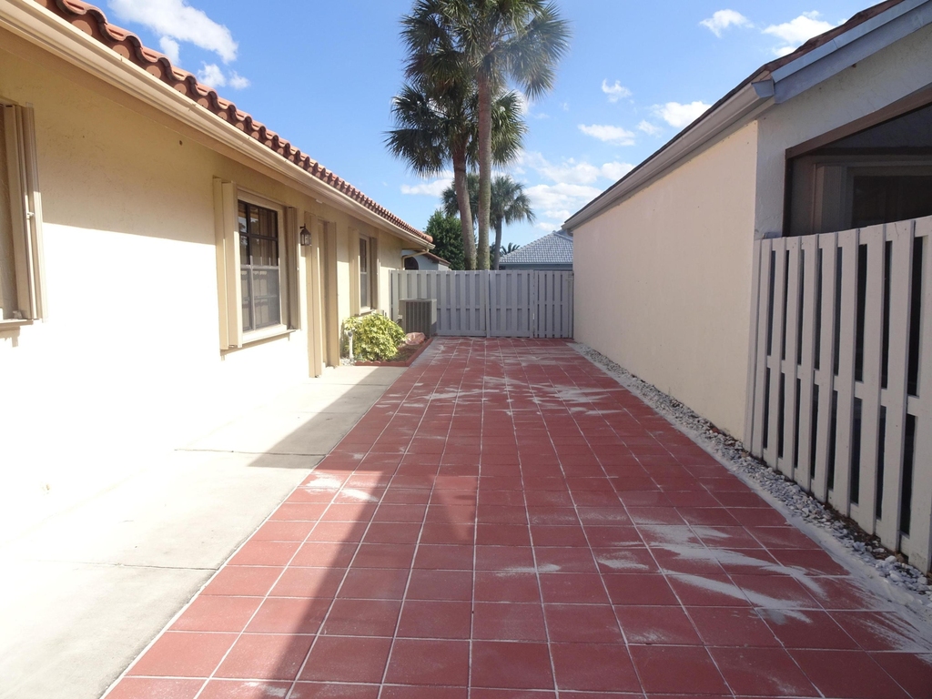 173 Executive Circle - Photo 1