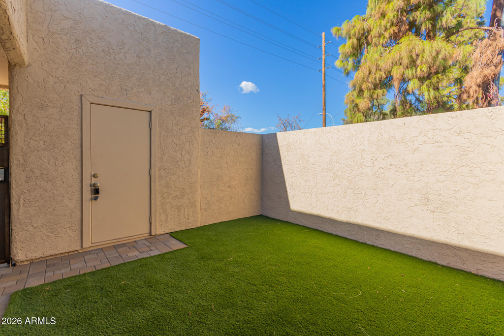 949 S Mcclintock Drive - Photo 3