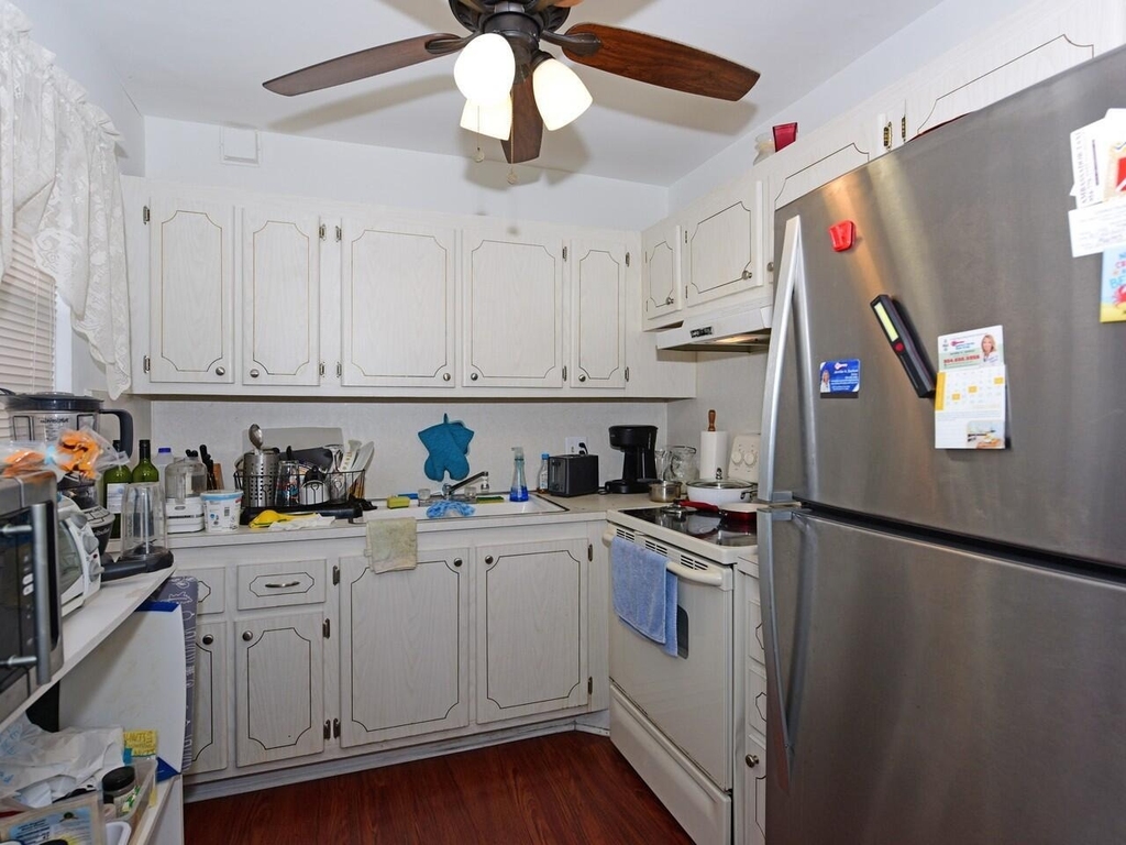 141 Newport I - Photo 9