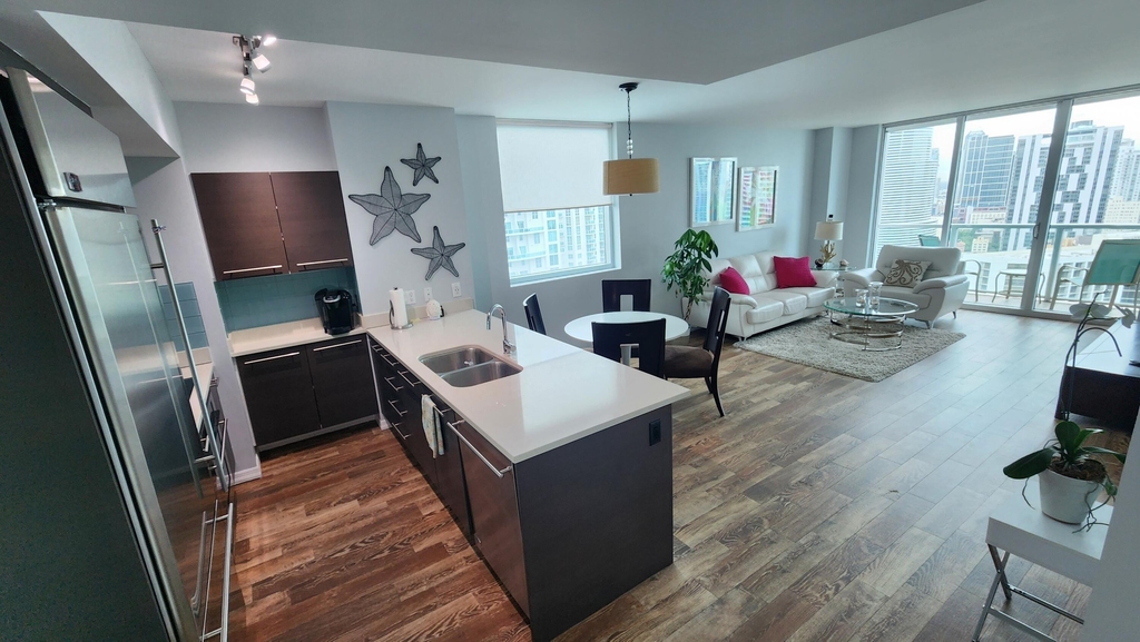 500 Brickell Avenue - Photo 0