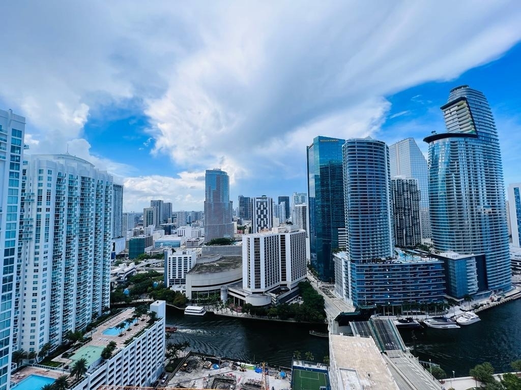 500 Brickell Avenue - Photo 27