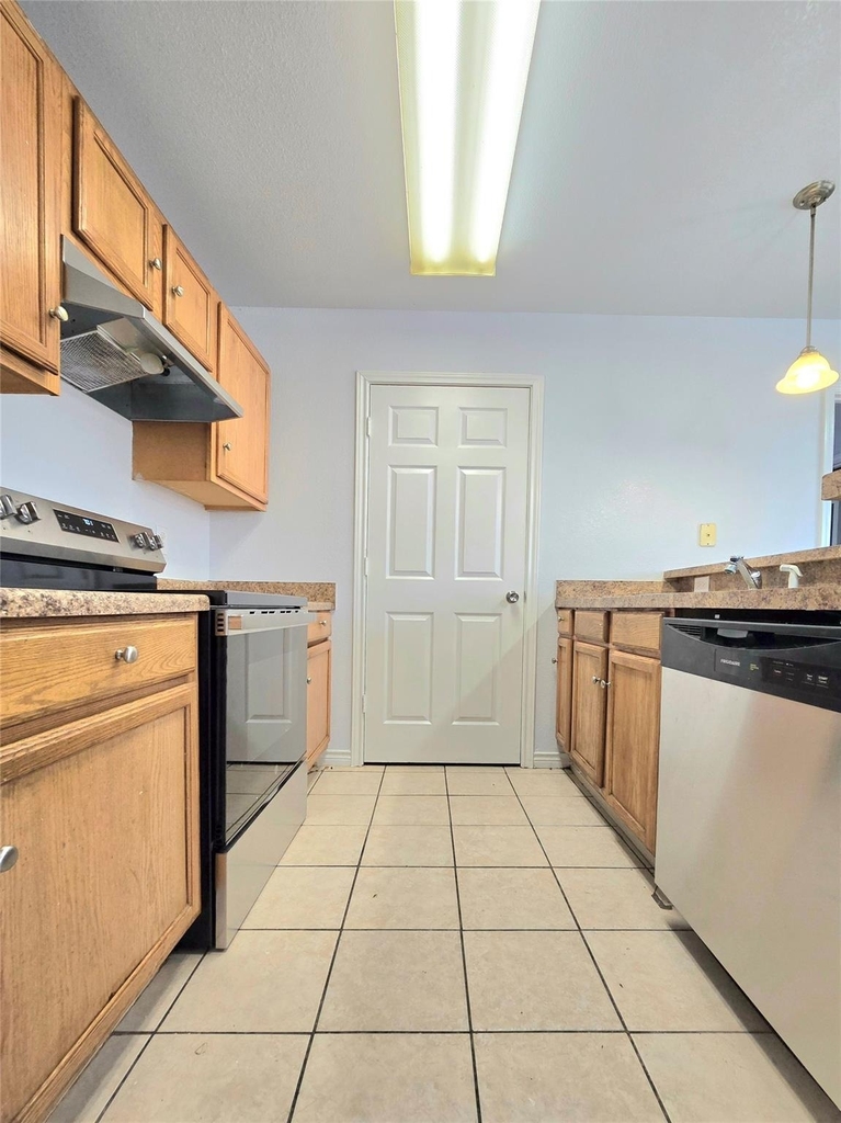 5017 Chapman Street - Photo 4