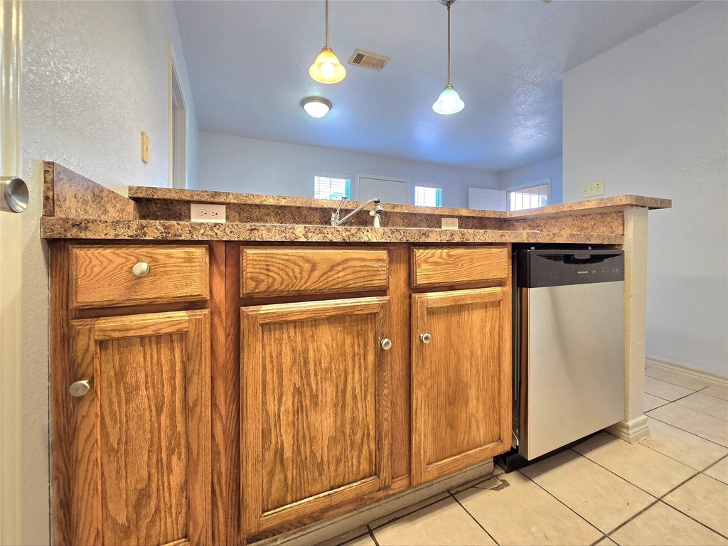 5017 Chapman Street - Photo 2