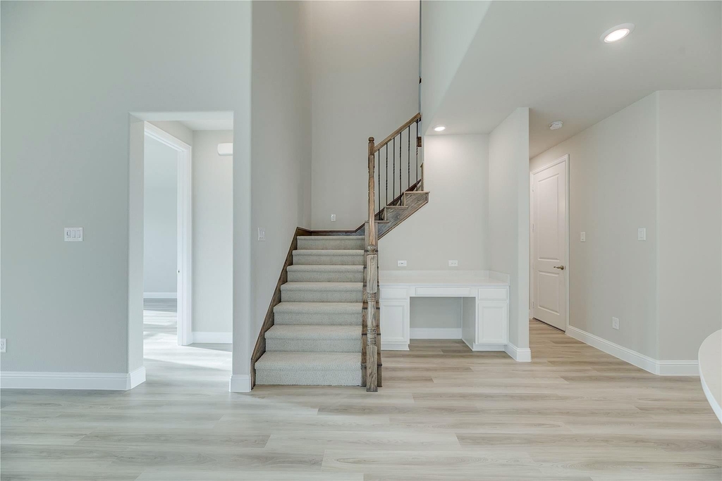 2121 Sumard Drive - Photo 3