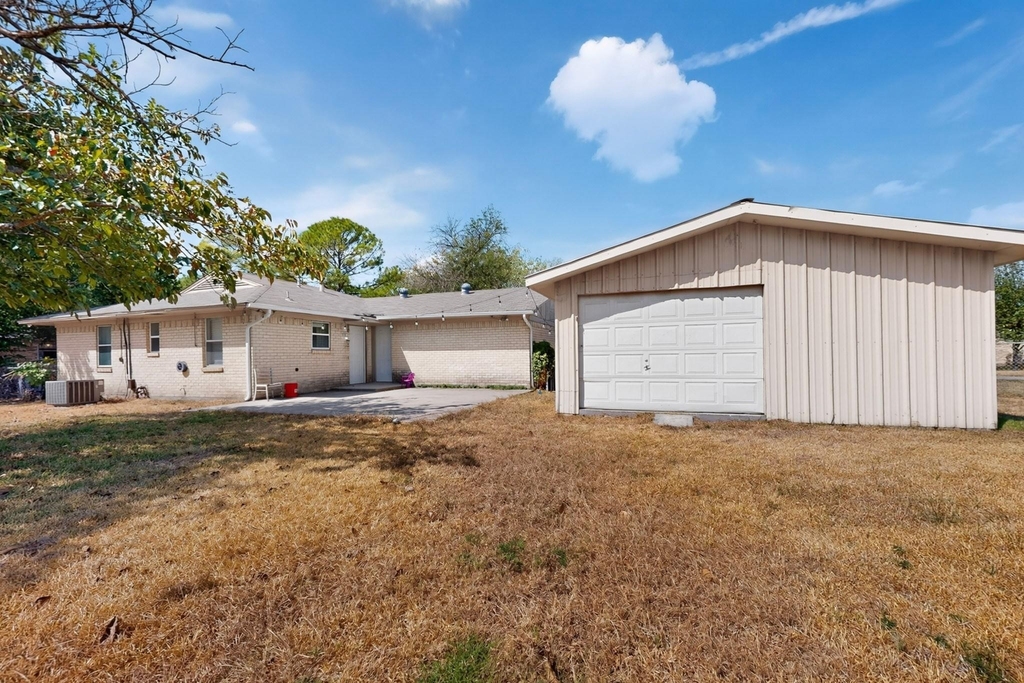 2402 Loyce Drive - Photo 33