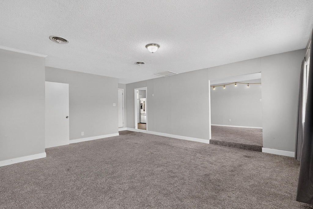 2402 Loyce Drive - Photo 10