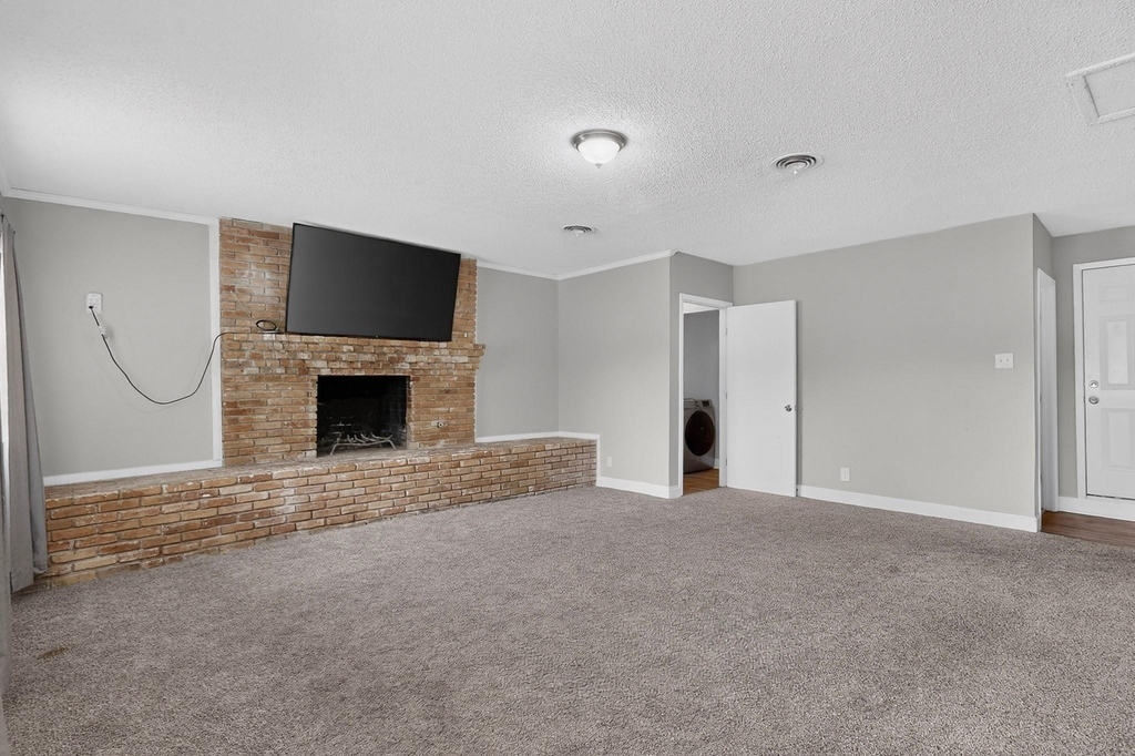 2402 Loyce Drive - Photo 9