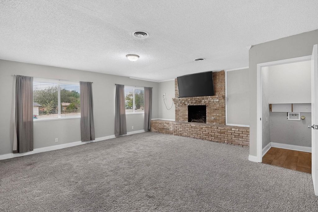 2402 Loyce Drive - Photo 8
