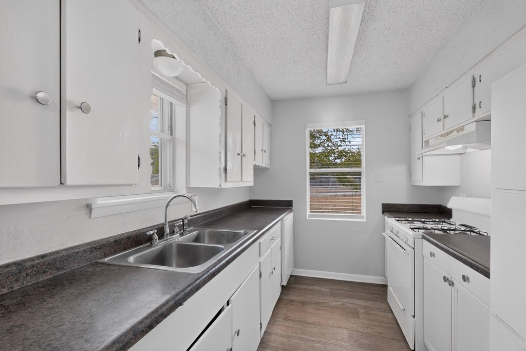 2402 Loyce Drive - Photo 13