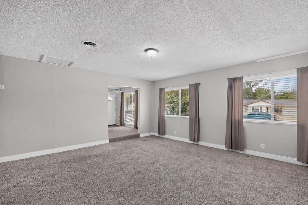 2402 Loyce Drive - Photo 7