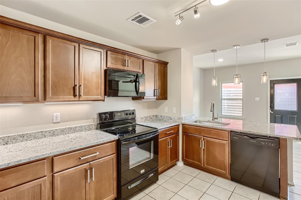 503 Hawthorn Drive - Photo 8
