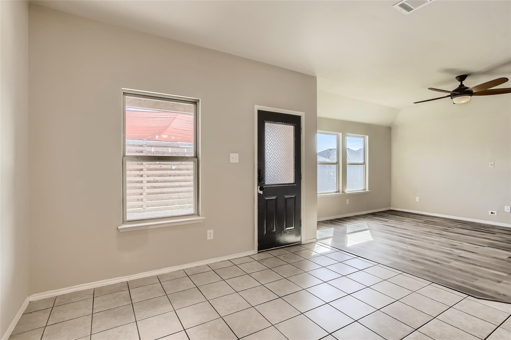 503 Hawthorn Drive - Photo 12