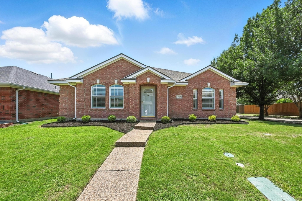 5025 Boxwood Lane - Photo 0