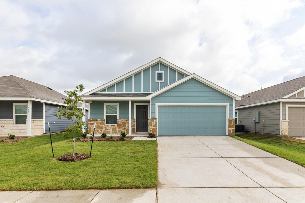 402 Moray Drive - Photo 0