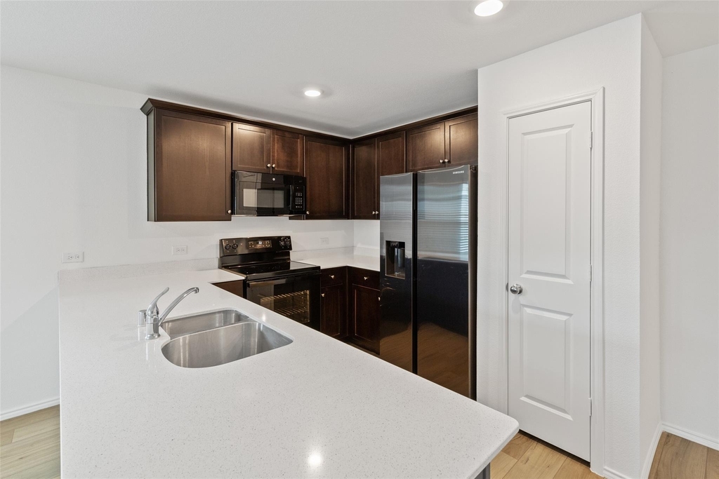 402 Moray Drive - Photo 6