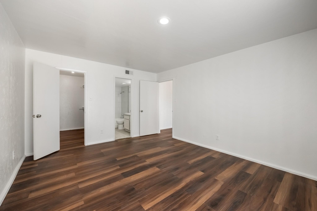 919 S Weatherred Drive - Photo 16