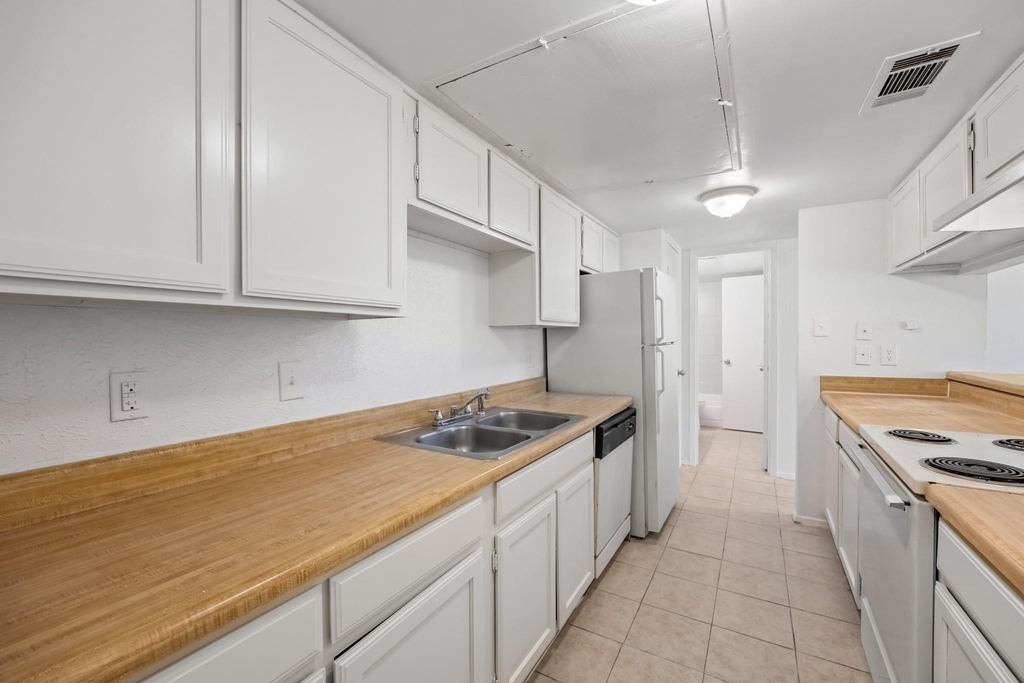 919 S Weatherred Drive - Photo 9