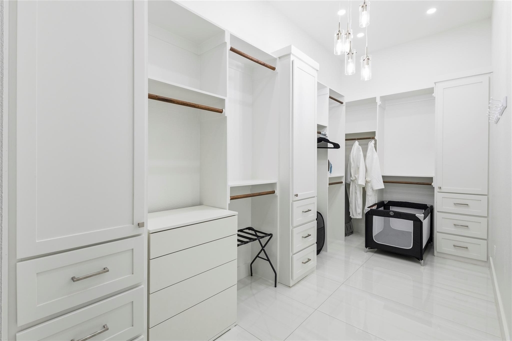 17327 Davenport Road - Photo 20