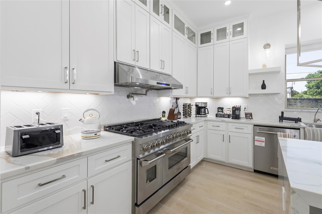 17327 Davenport Road - Photo 11