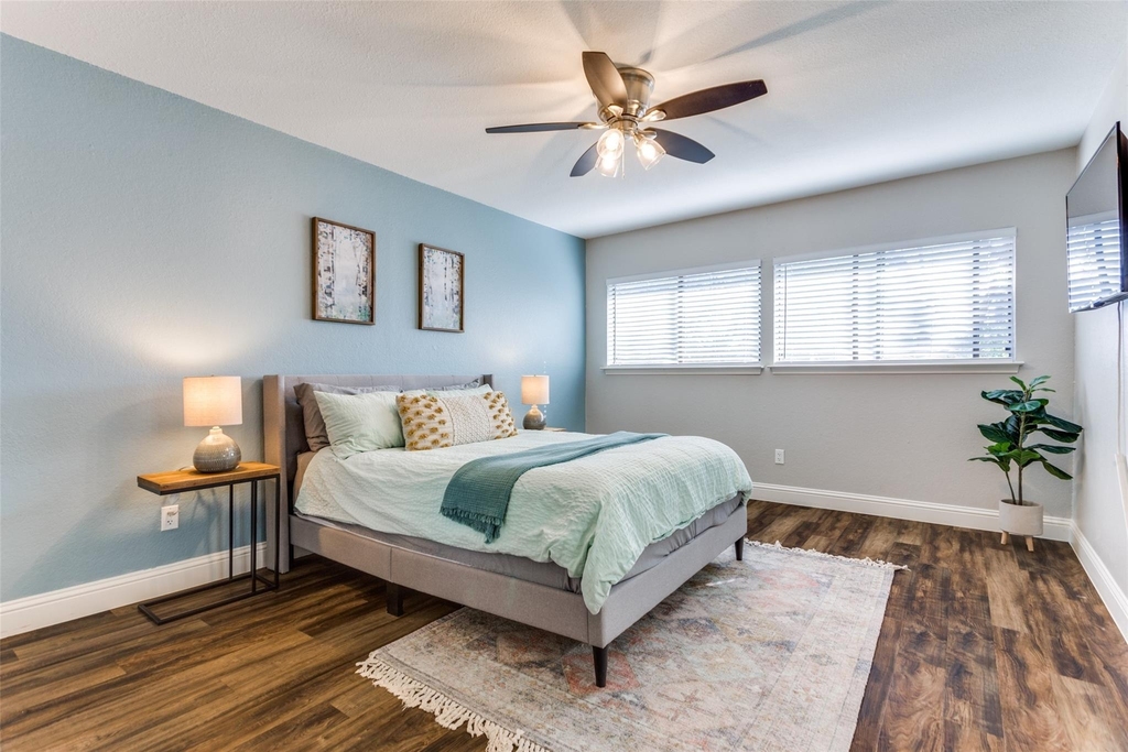 529 Essex Place - Photo 16