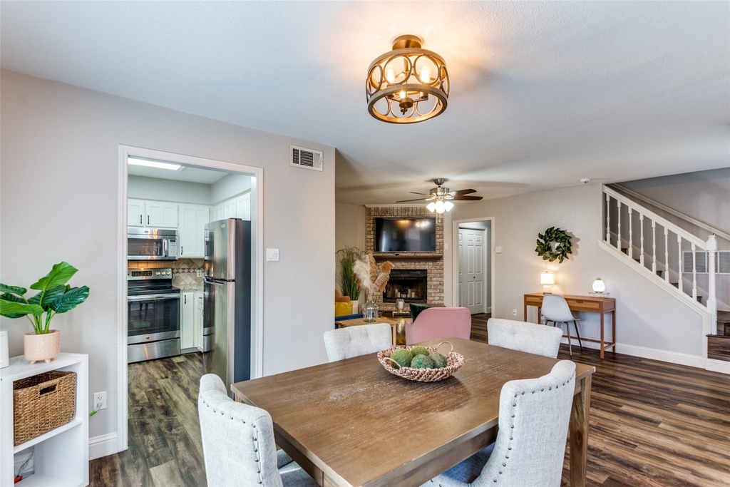 529 Essex Place - Photo 5