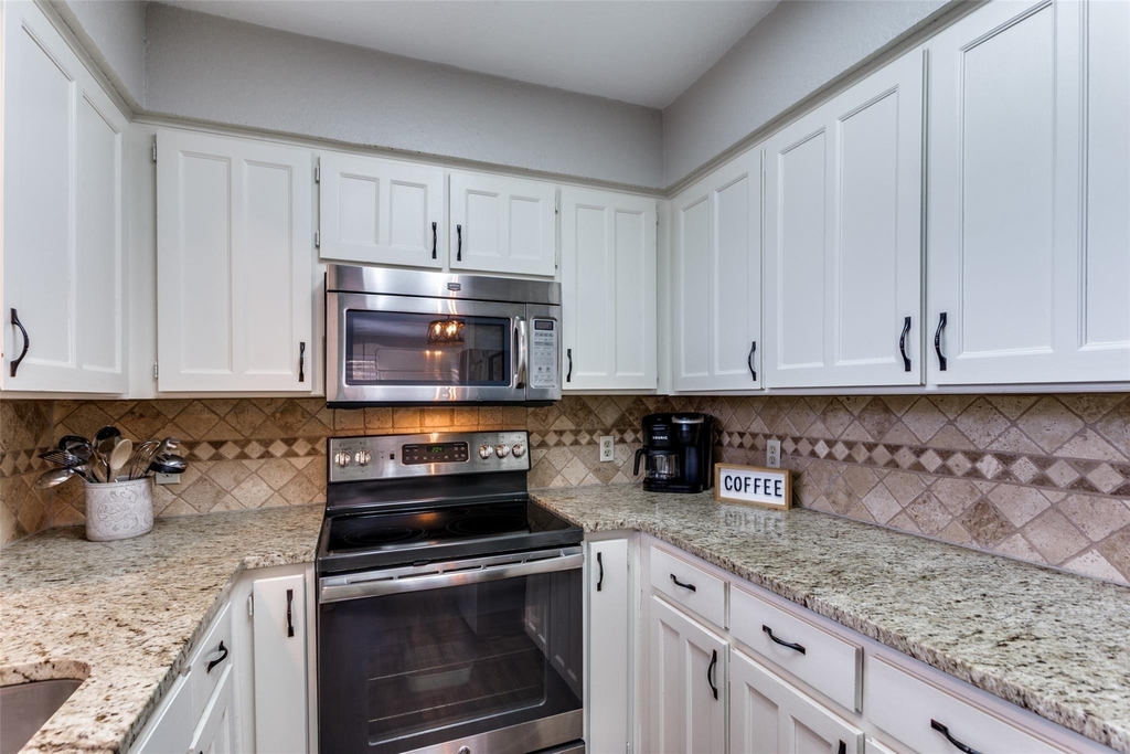 529 Essex Place - Photo 11