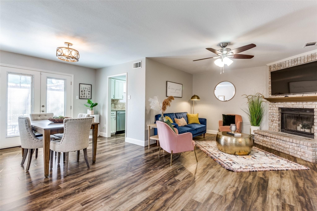 529 Essex Place - Photo 2