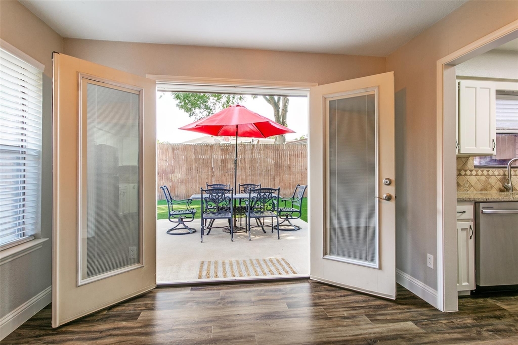 529 Essex Place - Photo 7