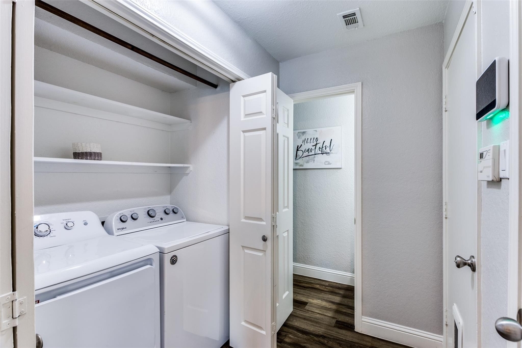 529 Essex Place - Photo 19