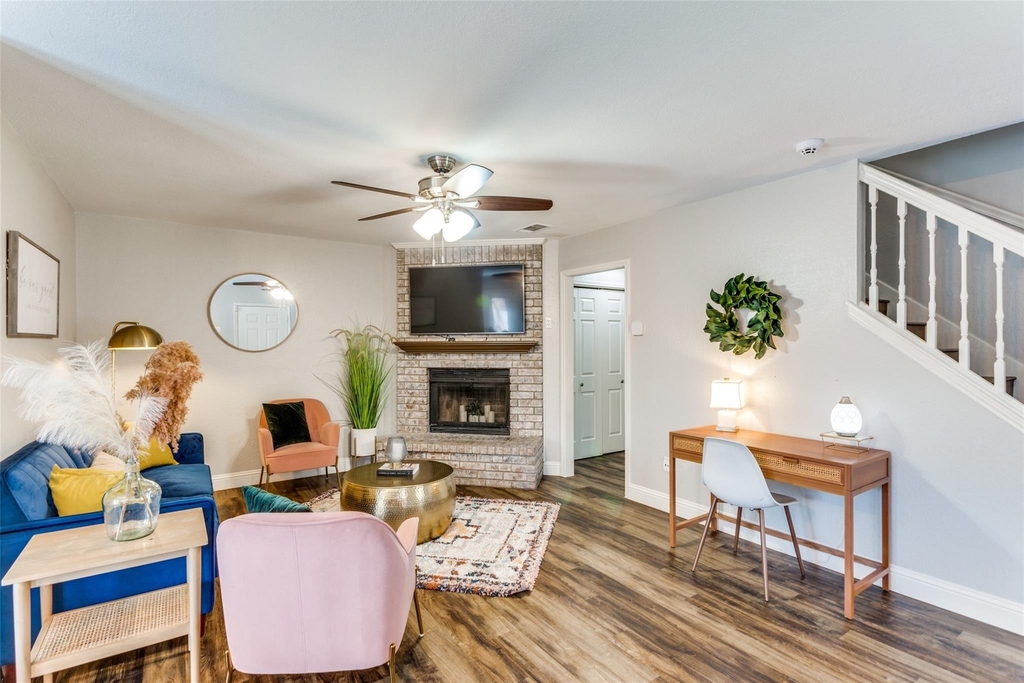 529 Essex Place - Photo 4