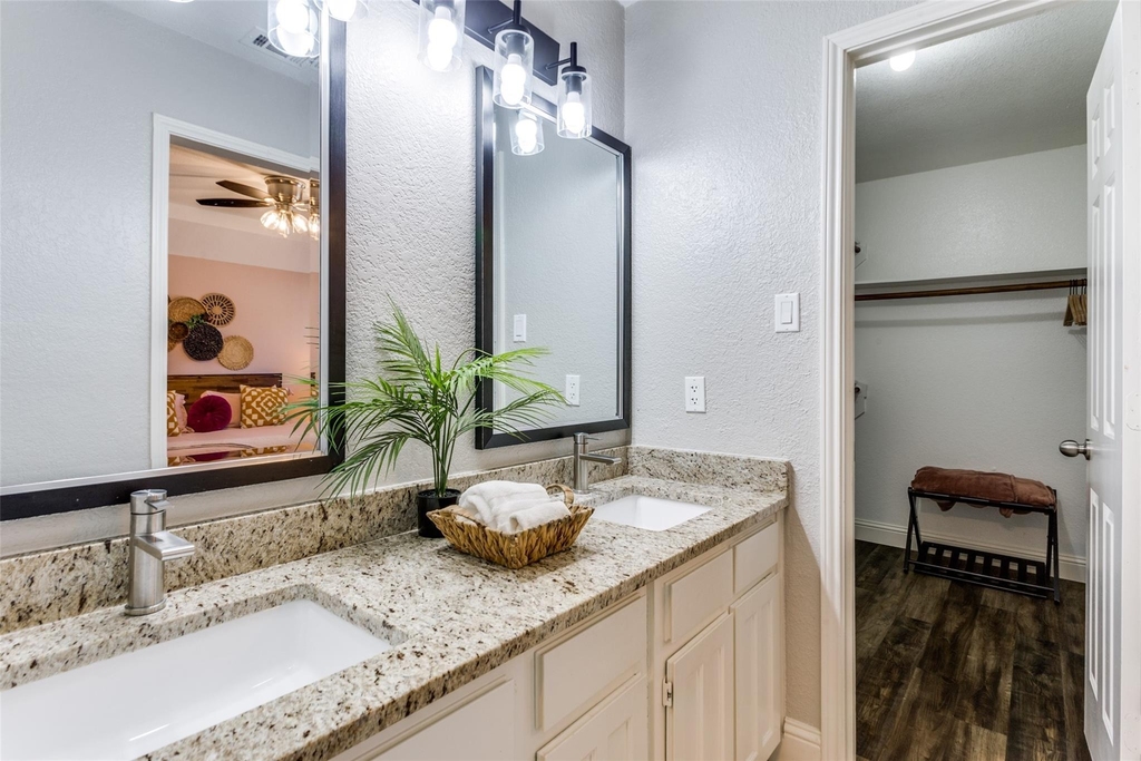 529 Essex Place - Photo 14