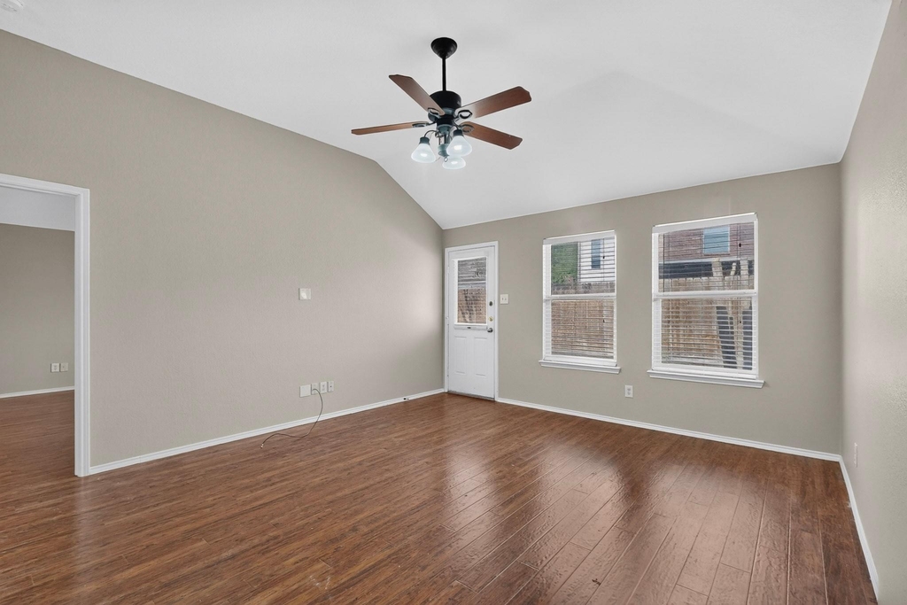 11529 Petunia Drive - Photo 5