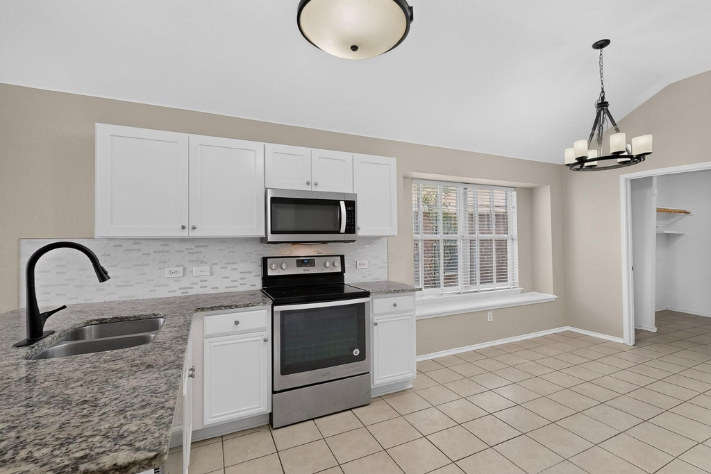 11529 Petunia Drive - Photo 9